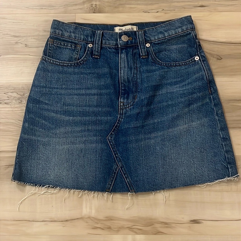 Madewell denim mini skirt size 25